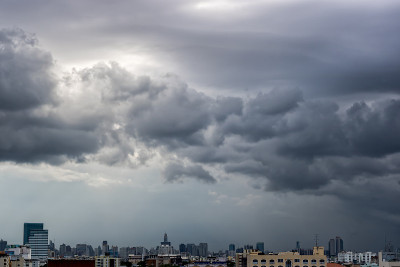 雨云在城市