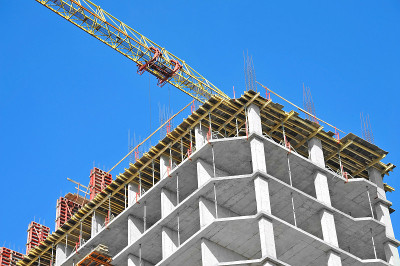 起重机及高层建筑工地