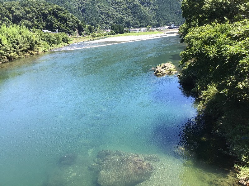 从古jo市的Inari桥上看Nagara河的风景