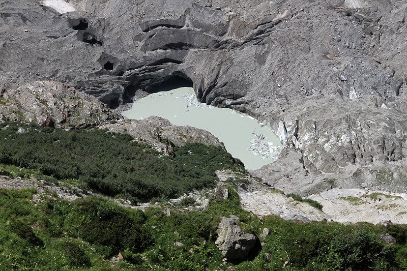 瑞士阿尔卑斯山的冰川湖