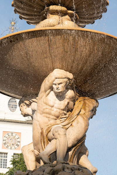 奥地利萨尔茨堡巴洛克式喷泉位于萨尔茨堡市中心，被称为Residenz fountain (Resid