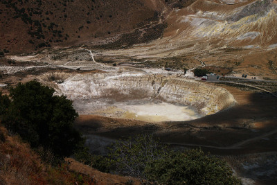 山中的火山口