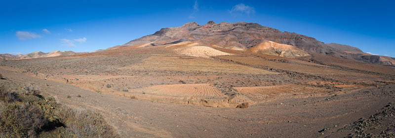 火山景观与山脉