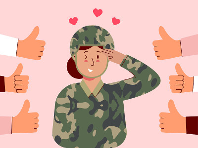 女兵敬礼，受到赏识时感觉很好。