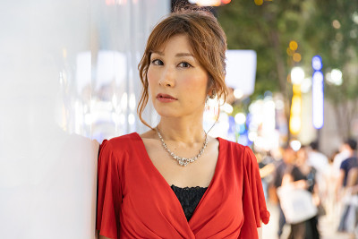 妇女参加了夜间工作俱乐部
