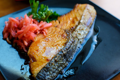 黑碟鲑鱼排及姜蜜饯