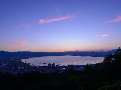 苏瓦市的夜景
