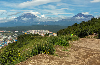 Avachinsky-Koryaksky火山群和Petropavlovsk-Kamchatsky从M