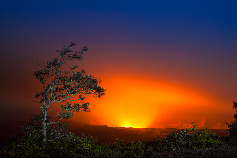 喷发的火山