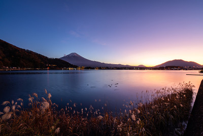 富士山鸟瞰图。日本的标志性山峰。富士山傍晚日落景观，川口町，山梨，日本。