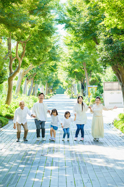 3代家庭手拉手