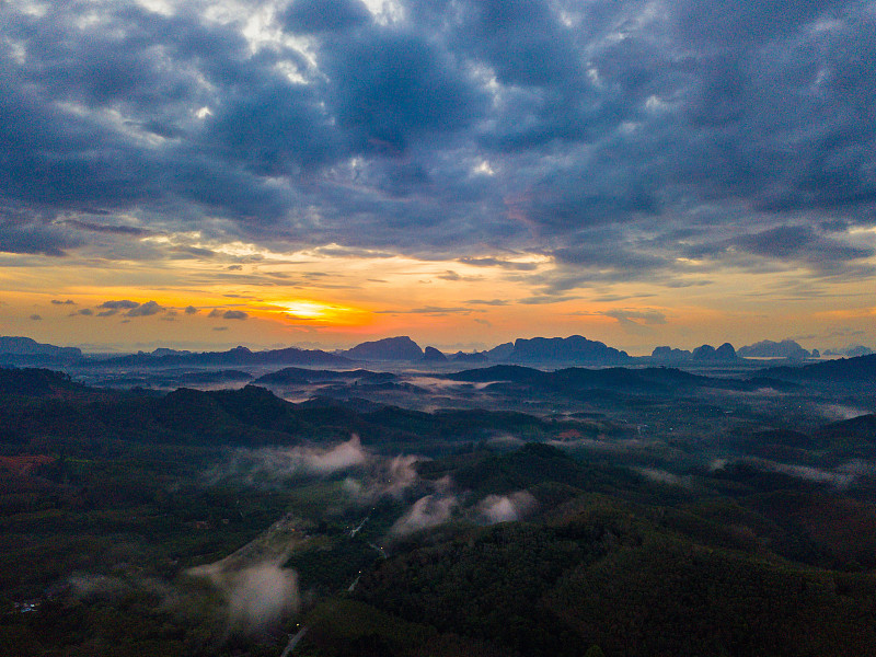 Phu Ta Tun Viewpoint Phang nga省日出