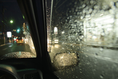 在雨天开车