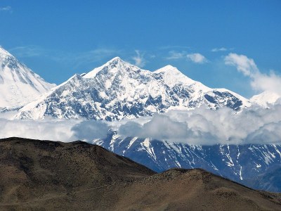 喜马拉雅山位于尼泊尔的Mustang。壮丽的景色在美丽的雪山安纳普尔纳。神秘的地方。喜马拉雅山脉的本