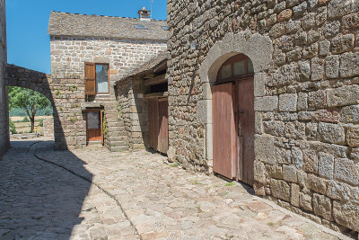 La Garde-Guerin，洛泽尔的要塞村