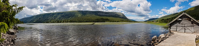 挪威的湖泊和山脉景观