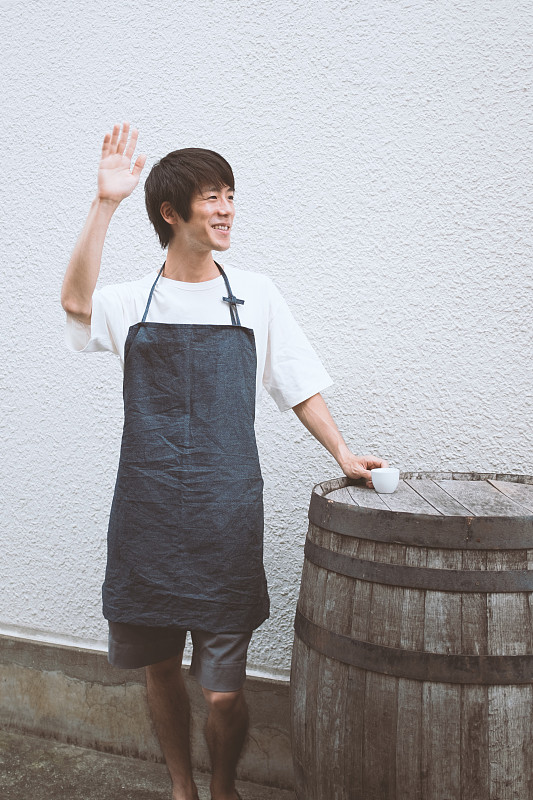 享用咖啡的男人