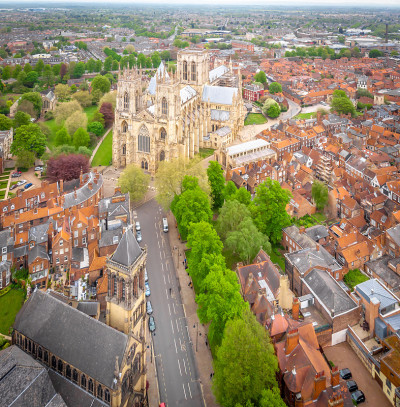 英国约克大教堂阴天鸟瞰图
