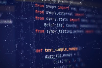 服务器日志分析。详细介绍开发编程和编码技术。开发人员在办公室工作的网站代码。