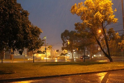 窗外的雨