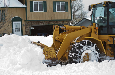 2008年5月暴雪后清理街道