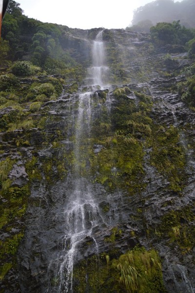 峡湾的瀑布
