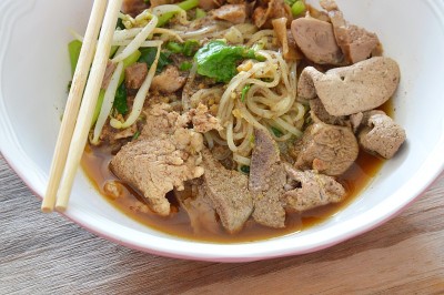 细米粉配红烧猪肝