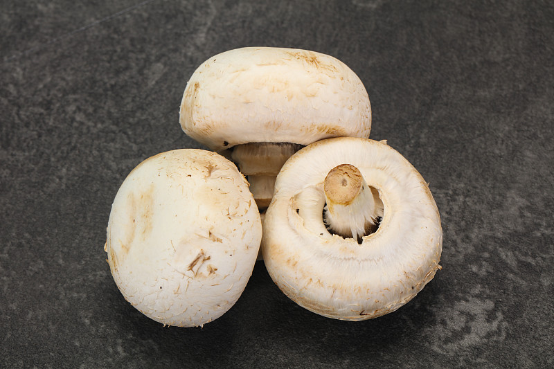 生蘑菇堆煮