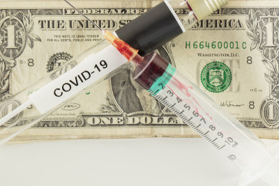 COVID-19疫苗和检测，未来费用的概念