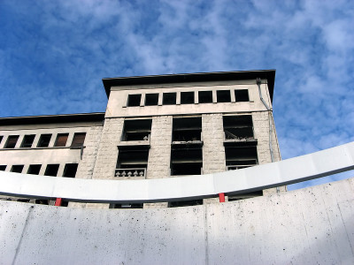 轰炸建筑