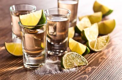 龙舌兰酒加盐和酸橙