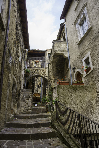 Castelvecchio Calvisio，阿布鲁齐大萨索自然公园的中世纪村庄