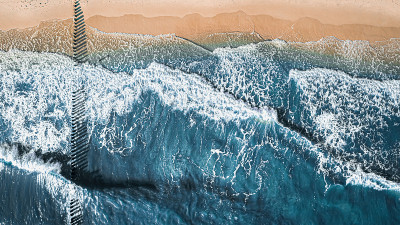 在夏天的波罗的海上的波浪自上而下的观点