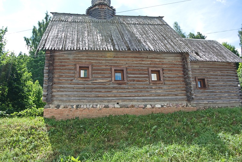 大天使迈克尔教堂(木制，1825年)——从伊万诺沃地区Privolzhsky区Antonovo村搬来