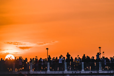 2019年8月11日，在台北市忠孝路沿线，夕阳西下