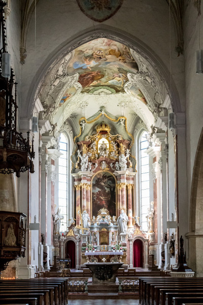 Pfarrkirche St. Andrä(圣安德鲁教堂)位于奥地利东蒂罗尔(Osttirol)的莲