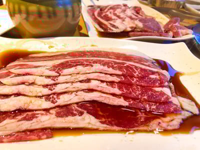 牛肉切成薄片