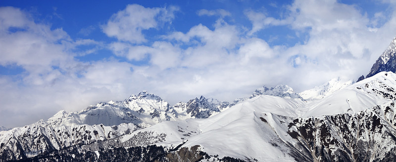 雪山冬云