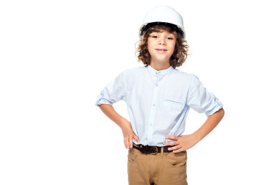 学生穿着建筑师的服装和头盔孤立在白色