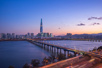 首尔城市天际线与汉江在韩国