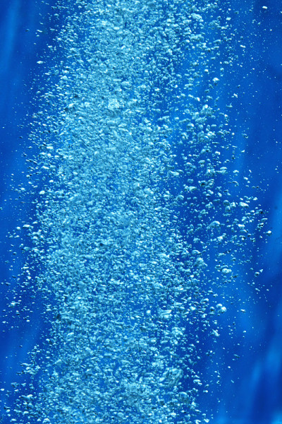 气泡在水中