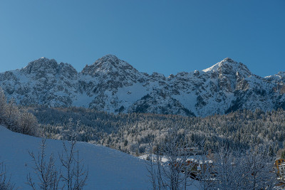 雪后的蒙塔塔那村
