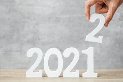 将表上2021年的数字手动更改为2022年。计划，财务，决心，策略，解决方案，目标，业务和新年假期的