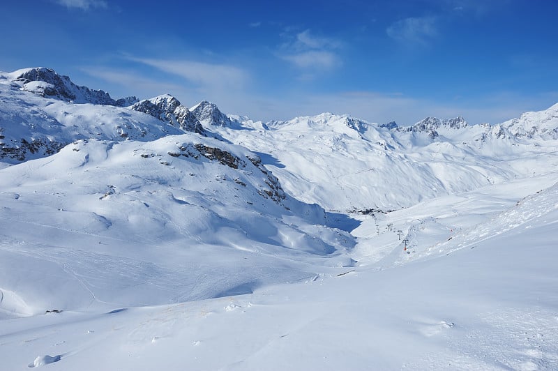 冬天有雪的山