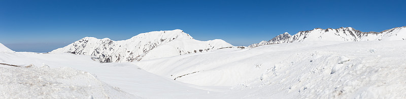 日本田山的雪墙