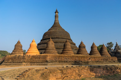 山中的腊塔邦塔，缅甸若开邦Mrauk U北部的地标