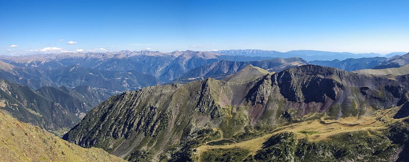 安道尔比利牛斯山全景图，