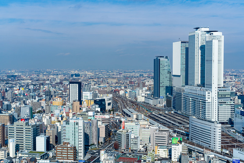 名古屋火车站和名古屋天际线(白天)