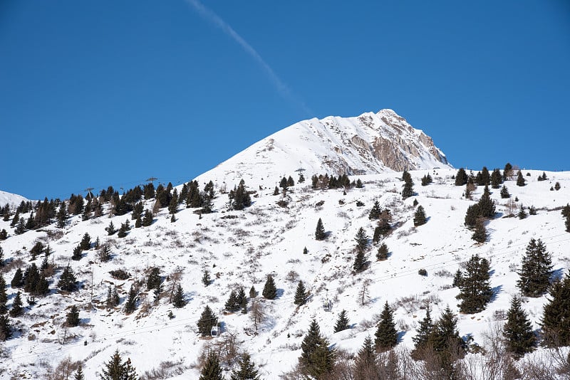 托纳尔山口周围的群山