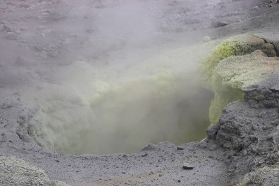 堪察加半岛穆特诺夫斯基火山的喷气孔